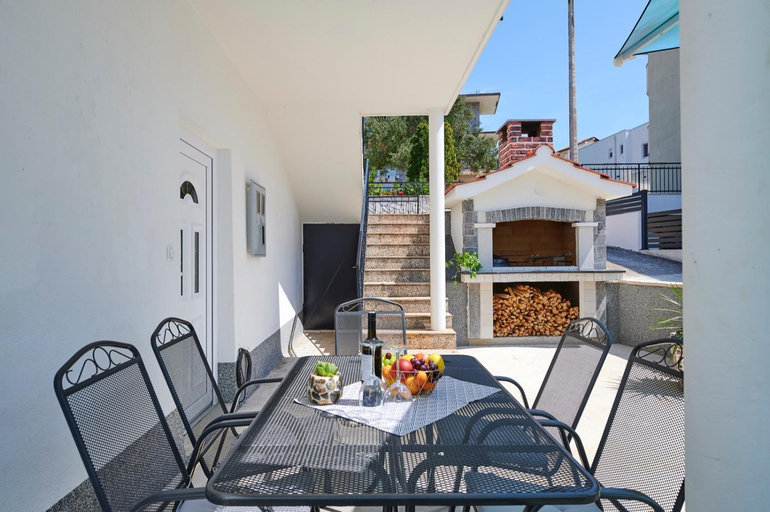 Others 5, Apartments Marija, Okrug