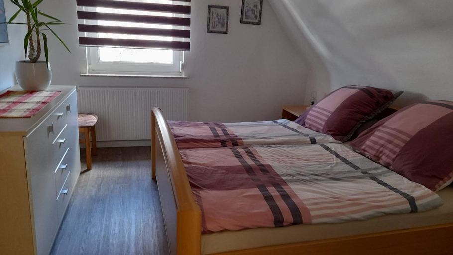 Bedroom 4, Ferienwohnung am Brunnen, Miltenberg