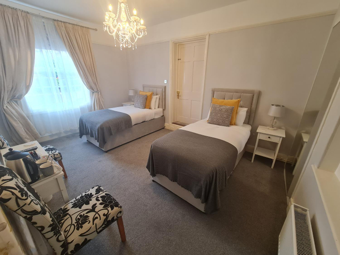 Bedroom 2, Beaufort Lodge, Somerset
