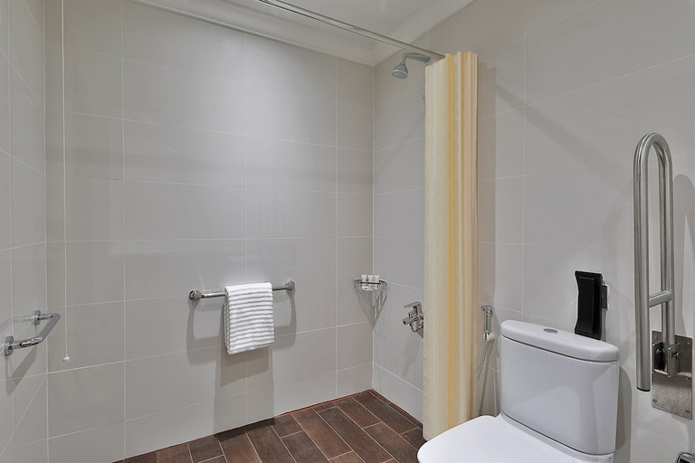 Bathroom 4, Le Meridien Mina Seyahi Beach Resort & Waterpark, Dubai