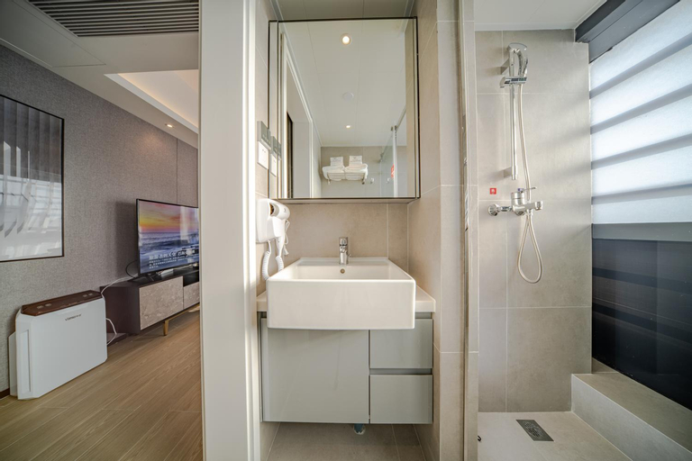 Bathroom 10