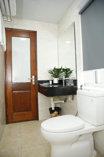Bathroom 16