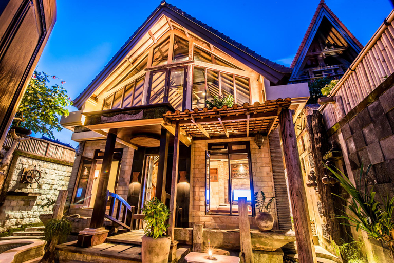 Exterior & Views