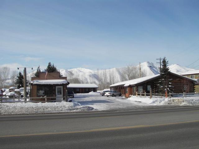 Others 5, High Country Motel, Blaine