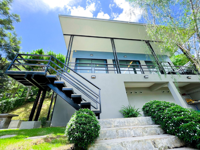 Exterior 23