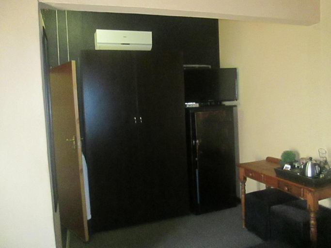 Dining Room 4