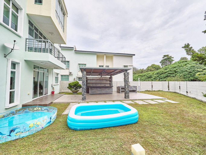 Sport & Beauty 2, Shamrock Beach Villas Corner or Seaview, Penang Island