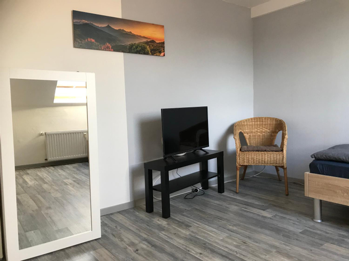 Others 4, Monteur - Privat Zimmer Langerwehe Geich, Düren