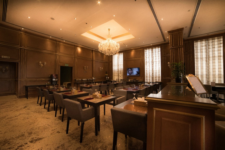 Food & Drinks 4, Strato Hotel By Warwick, Doha