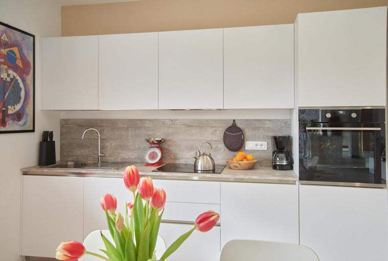 Others 5, Penthouse & Garden - luxury apartment, Bolzano