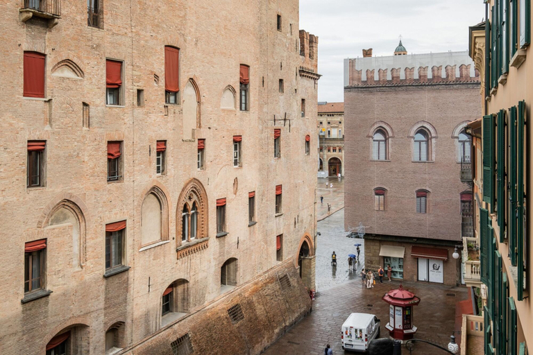 Room 3, Torre Dell Orologio Apartment by Wonderful Italy, Bologna