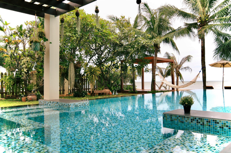 Stunning Beach front VILLA with Pool and Jacuzzi, K. Sam Roi Yot