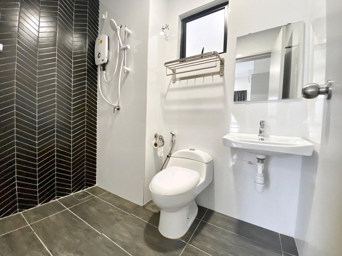 Bathroom 5, Decozy 8.0 IpohTownCondo (10pax), Kinta