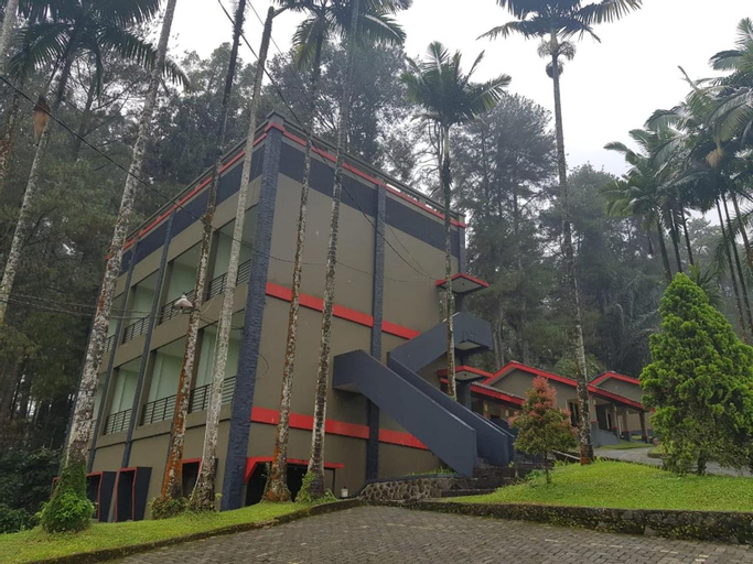 Exterior & Views 13