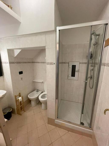Bathroom 3, Casa Camilla, grazioso bilocale, Genova