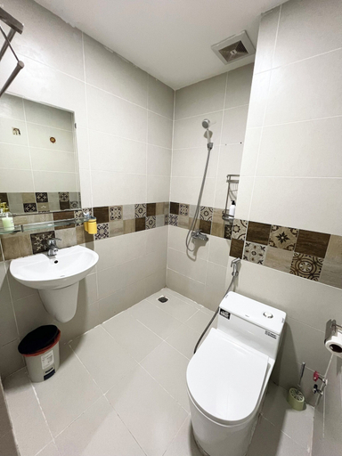 Bathroom 5, Home Away Ky Con, District 1