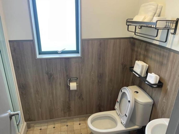 Bathroom 3, Conway Motel, Manukau