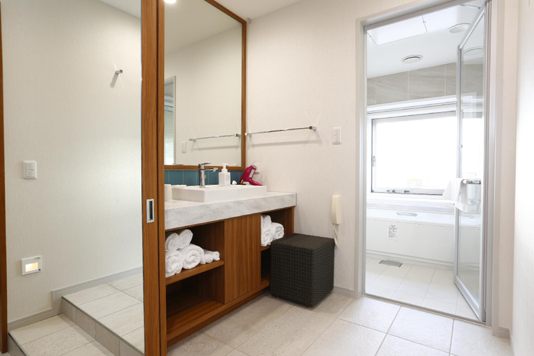 Bathroom 18