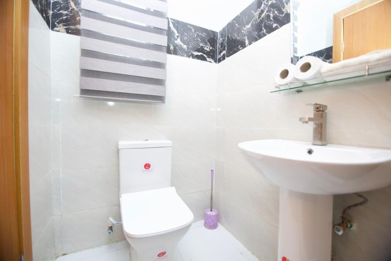 Bathroom 3, BOSTON HILLS RESORT & HOTEL LTD, Idemili North