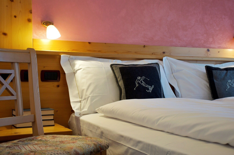 Bedroom 2, Hotel Belfiore, Trento