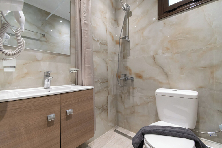 Bathroom 3, Hotel Petunia, Central Macedonia