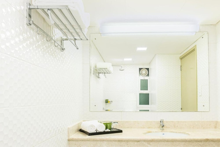 Bathroom 4, Atana Stay Al Ashkarah, Jalan Bani
