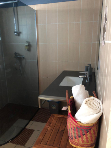 Bathroom 3, Le Soleil Couchant, Saint-Pierre