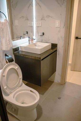 Bathroom 2, Hotel Amazonas Suite, Habitacion con literas, Lago Agrio