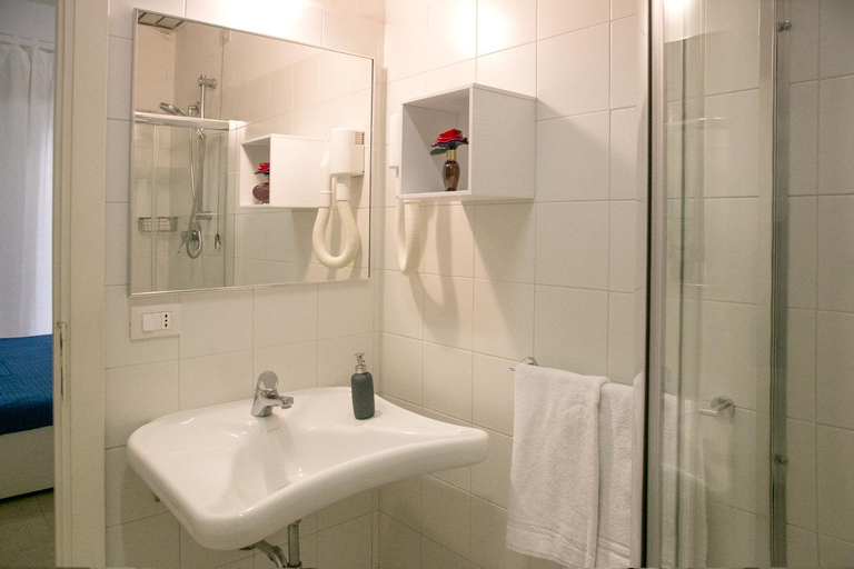 Bathroom 2, Residence Villa Ofelia, Rimini