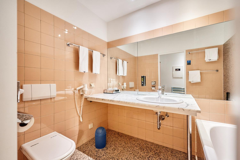 Bathroom 4, Hotel Kunsthof, Wien
