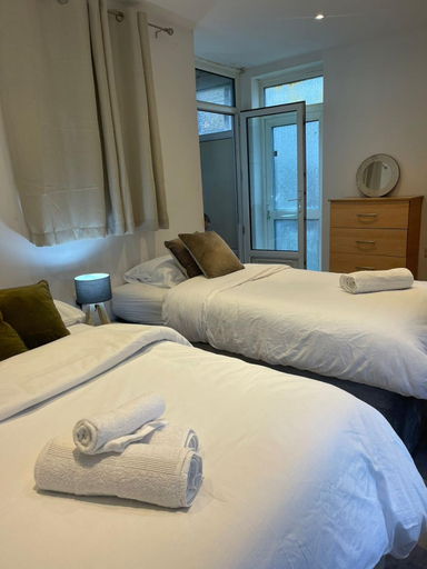 3, Park View Homestay, London