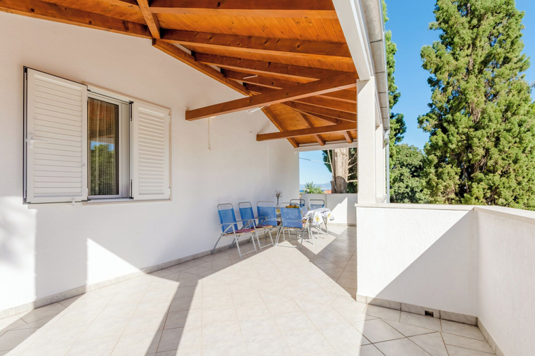 Others 5, Apartment Mia, Supetar
