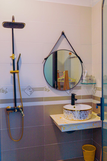 Bathroom 14