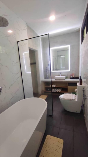 Bathroom 15