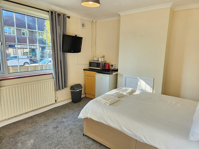 Bedroom 3, Central Studios Tennyson Road, Gloucestershire