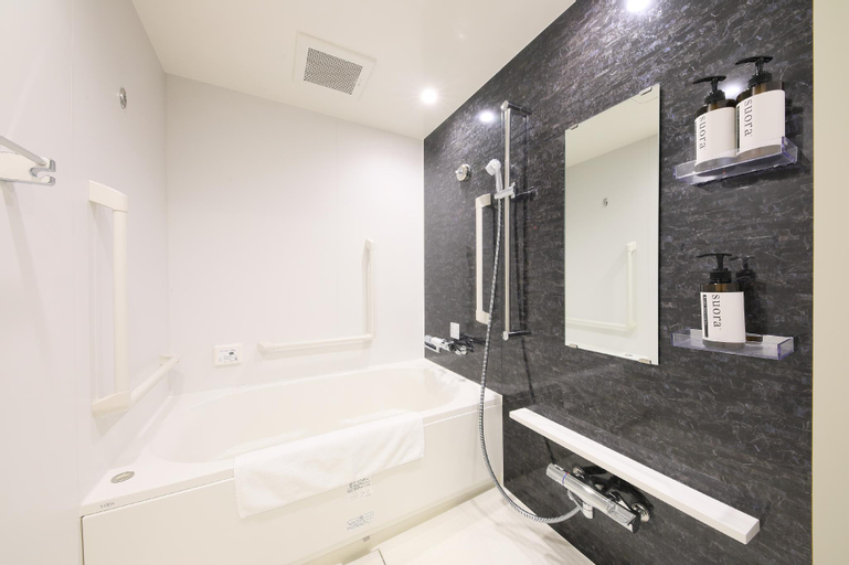 Bathroom 28