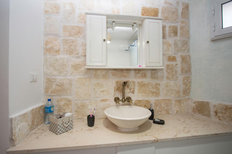 Bathroom, Villa Trullo Lenuccia, Brindisi