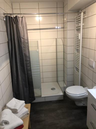 Bathroom 2, Mida Gastehaus, Freiburg im Breisgau