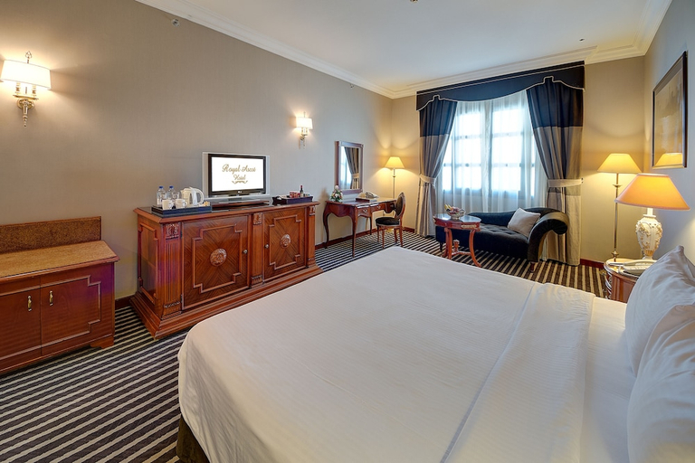 Bedroom 2, Royal Ascot Hotel, Dubai