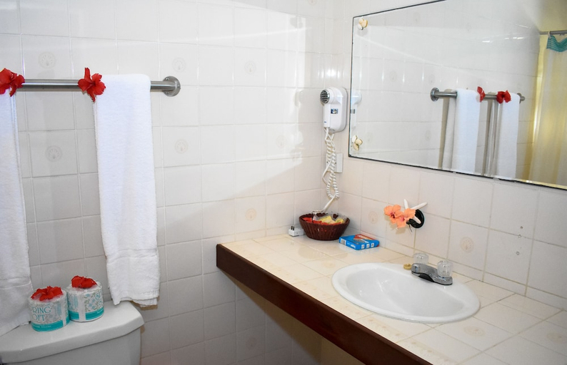 Bathroom 3, Catamaran Hotel Marina