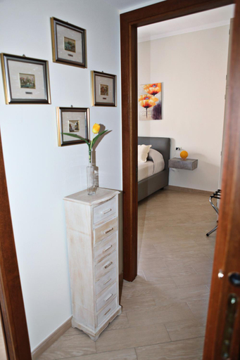 Others 2, Mura Home Sorrento, Napoli