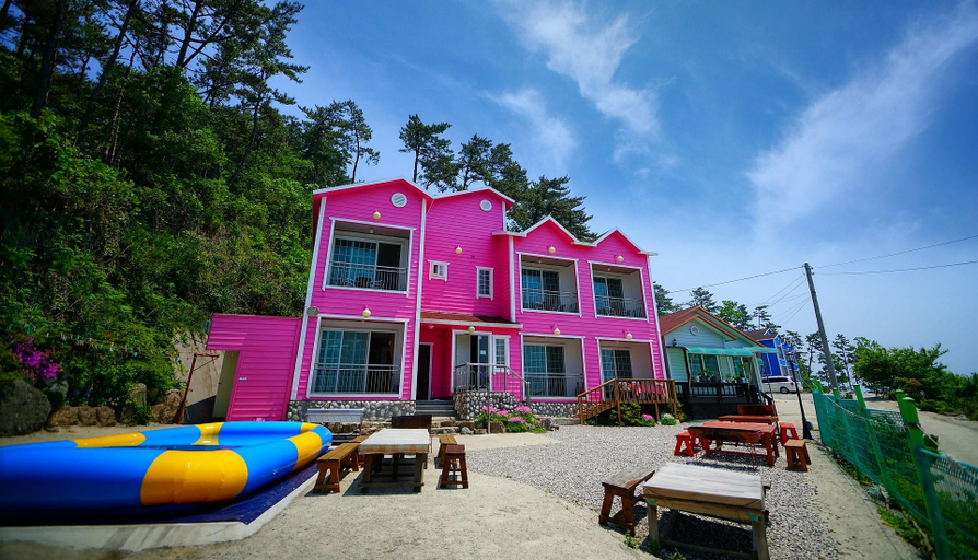 Others 4, Buan Bada Poongkyung Pension, Buan