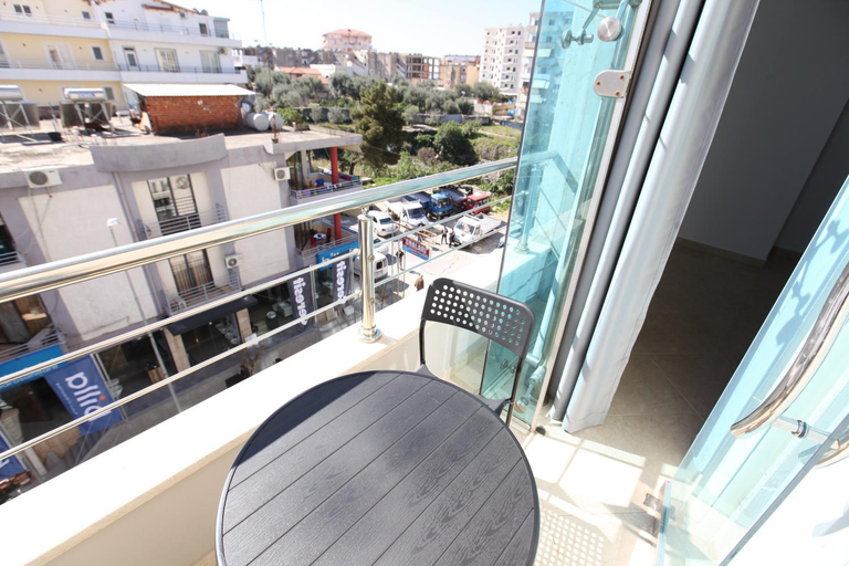 Others 3, Nika Hotel, Sarandës