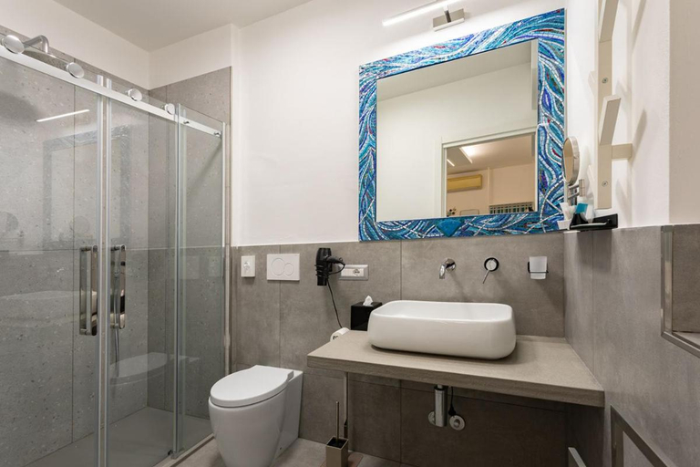 Bathroom 3, Little Square, Novara