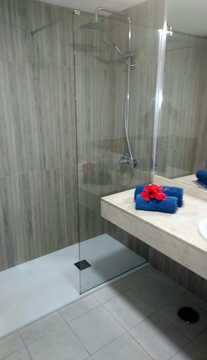Bathroom 4, Tamarindo Piscinas De Agua Salada Fibra Optica, Las Palmas