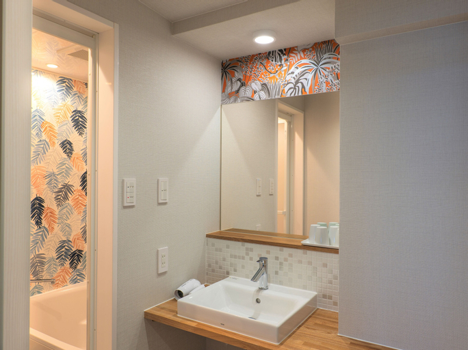 Bathroom 12