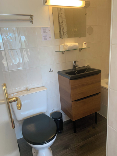 Bathroom 5, Brit Hotel Bleu Nuit, Charente-Maritime