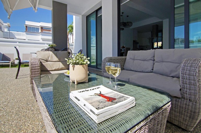 Others 5, Villa Martha