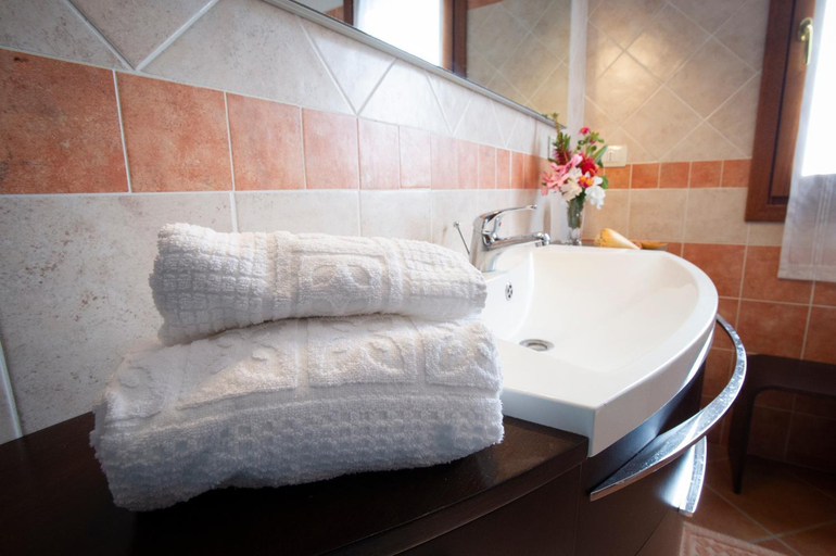 Bathroom 4, Villa Cedrino, Nuoro