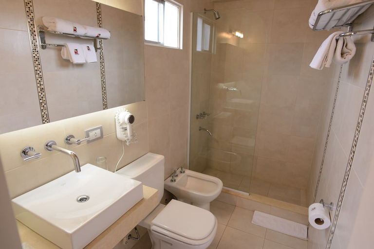 Bathroom 3, Portezuelo Hotel, Capital